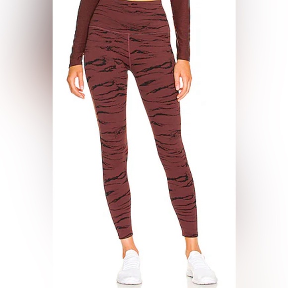 Beyond Yoga High Waisted Midi Legging in Rosewood Brown Jaquard - Picture 2 of 7